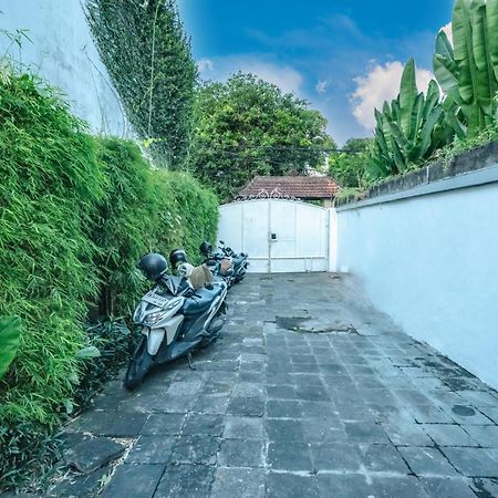 Villa Etnik Seminyak Экстерьер фото