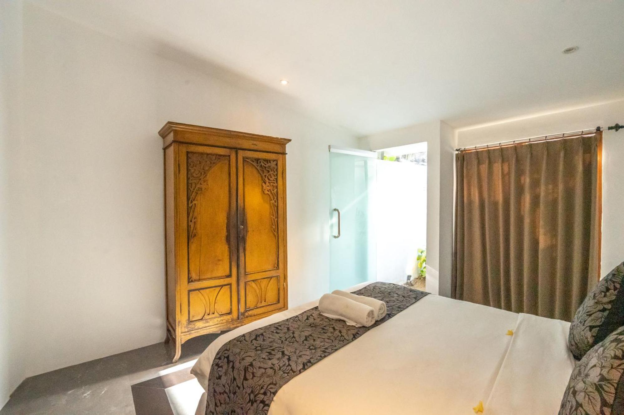 Villa Etnik Seminyak Экстерьер фото
