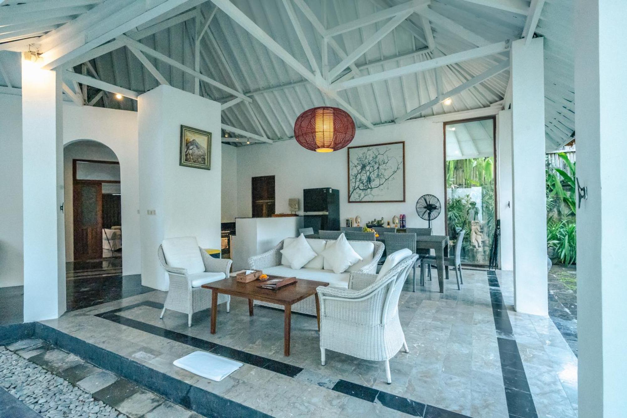 Villa Etnik Seminyak Экстерьер фото