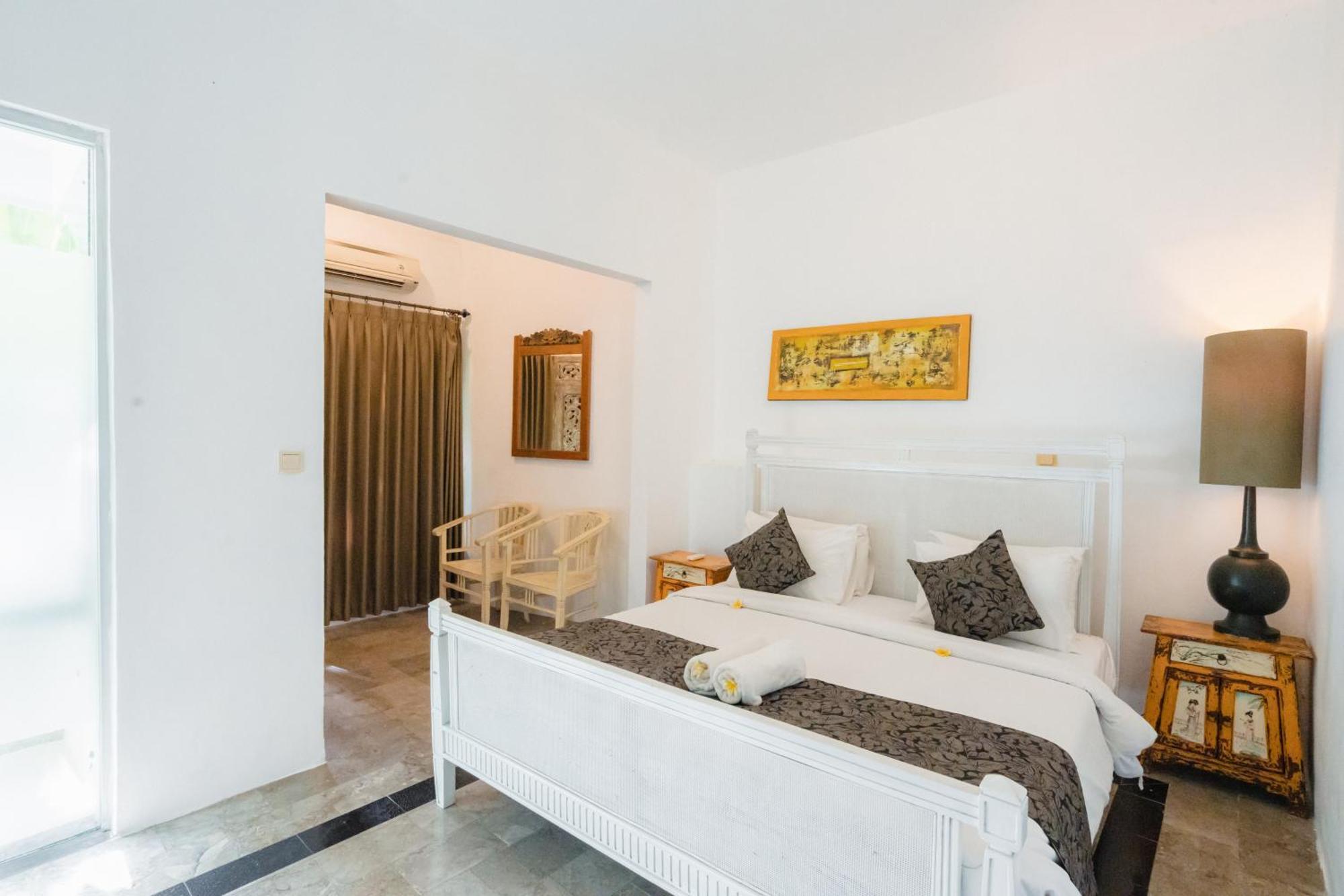 Villa Etnik Seminyak Экстерьер фото