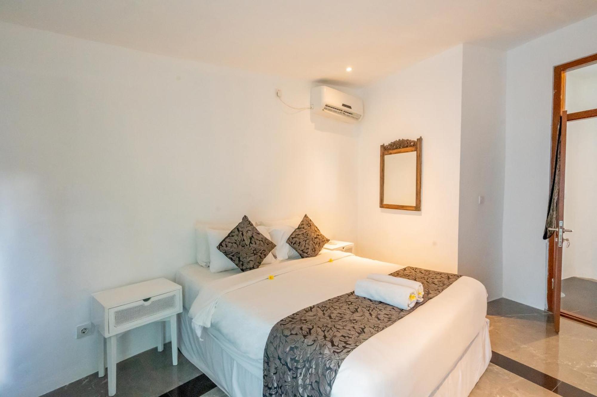 Villa Etnik Seminyak Экстерьер фото